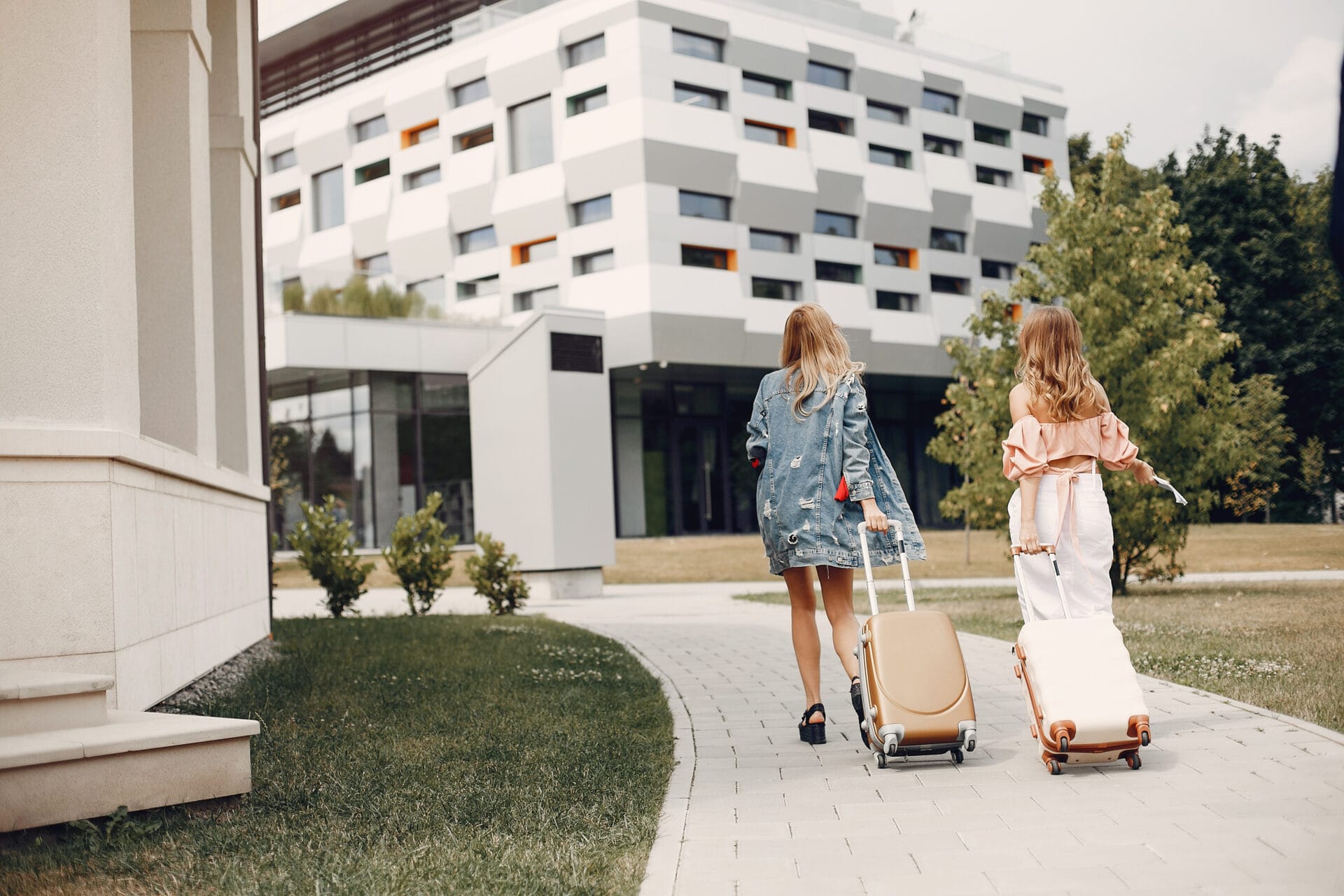 Essential Checklist for Travel Nurses and Other Professionals