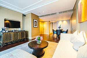 unfurnished or fully-furnished apartment